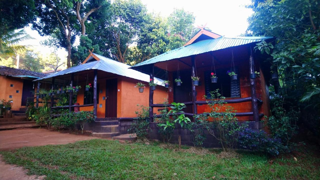 บ้านดินโฮมสเตย์ ปางอุ๋ง Ban Huai Makhuea Som Exterior foto